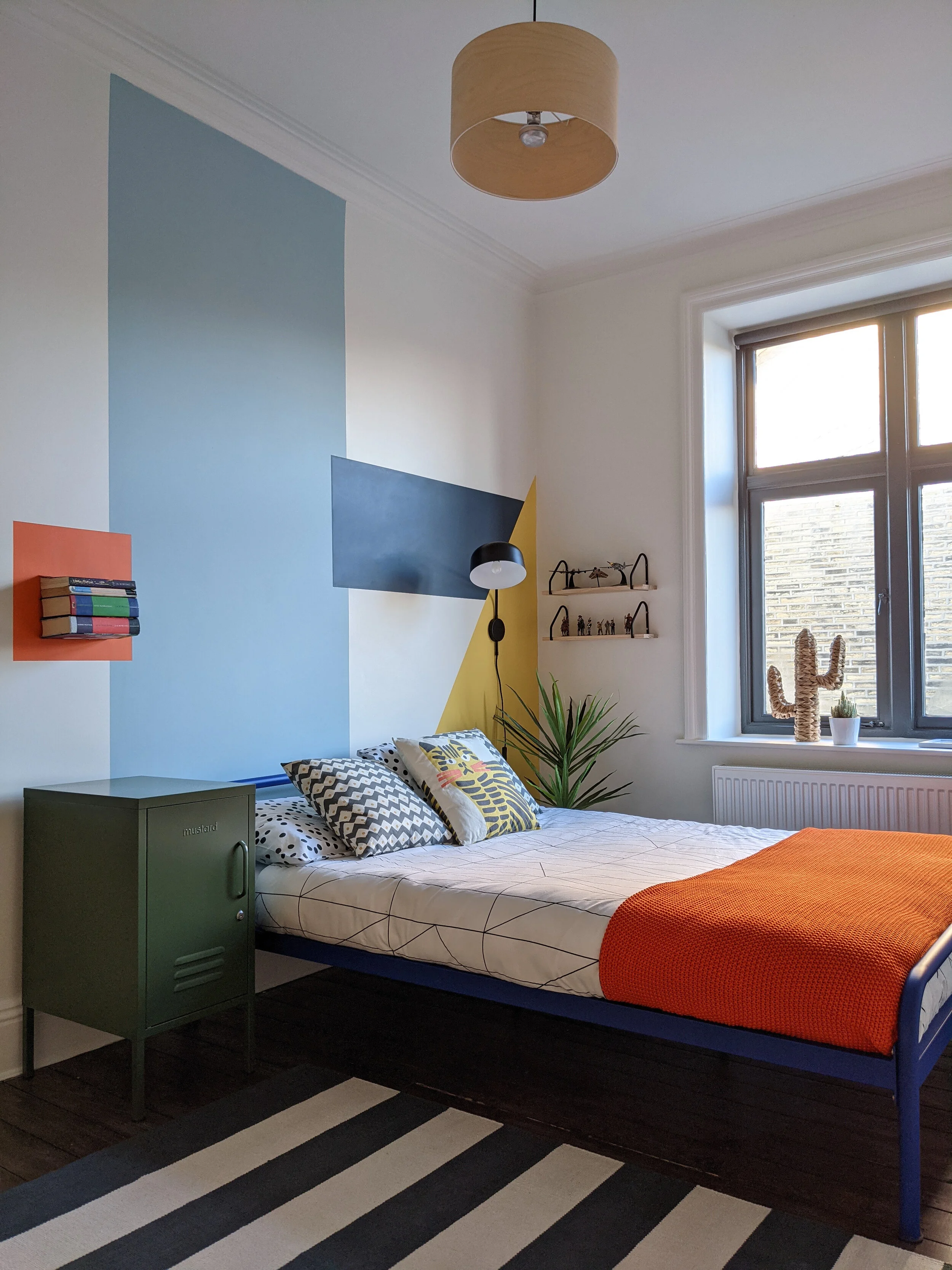 Boys room top